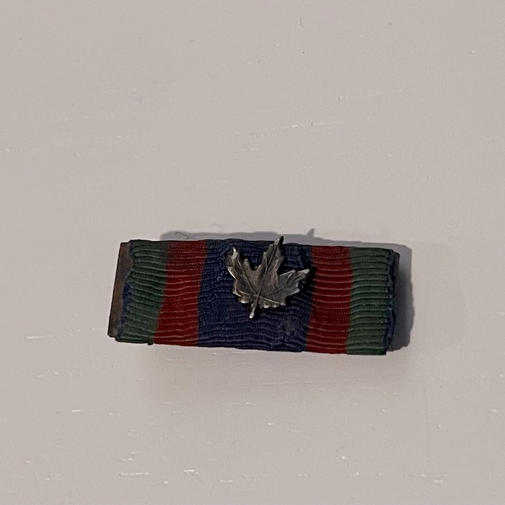 WWII Canadian Military Volunteer Service Ribbon Unit Bar w/ Silver Maple Leaf